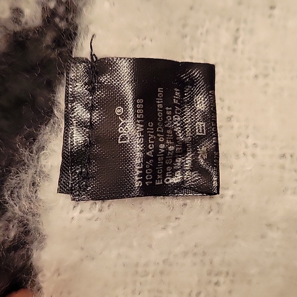 D&Y FRINGE SCARF - Picture 3 of 3